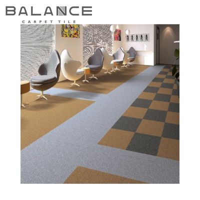 2024 PP Material Carpet Tiles Acessórios de piso com apoio de betume Altura média da pilha