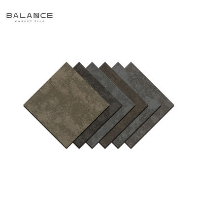 Meio Pile MACHINE MADE Stock PP PVC Conferência de apoio acústico 50x50 Carpet Tiles