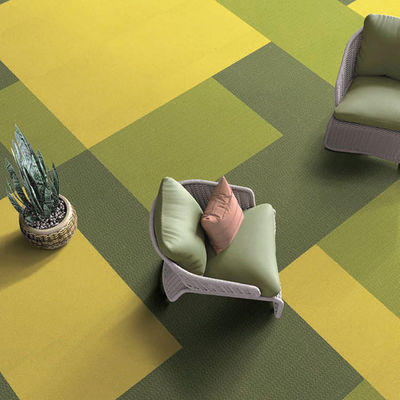 Carpetes comerciais de escritório azulejos matriz azulejos amarelos 50 * 50 para desempenho adulto