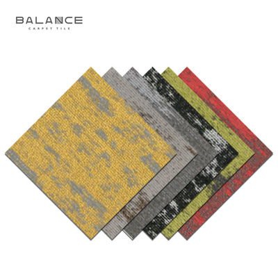 Abstract Padrão 100% Nylon 6 Pvc Carpet Tile para Espaços Comerciais em Amarelo