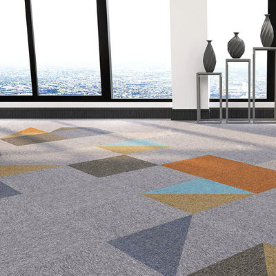 50x50 azulejos comerciais de tapetes de parede com cor personalizada e suporte de PVC antiderrapante