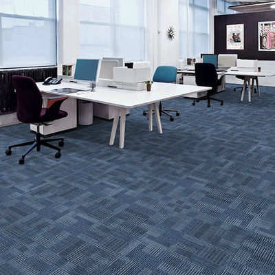 Pavimentos para escritórios comerciais 50*50cm Tapetes com suporte de PVC e 528 g/m2 de peso da pilha