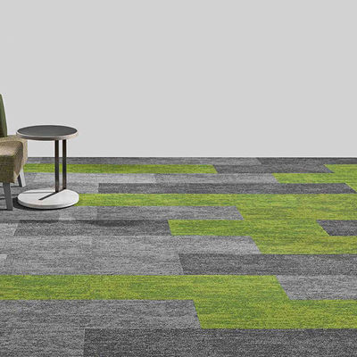 Modelos simples e generosos de azulejos de carpete macio impermeável para sala de estar no mercado