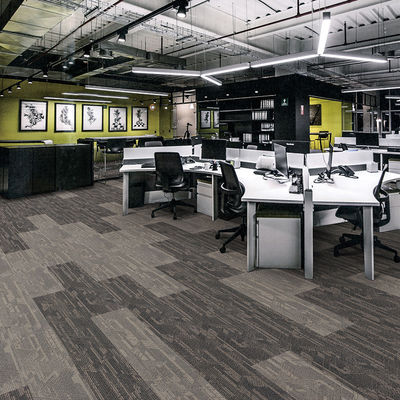 Commercial Moderno de Nylon Carpet Tiles Tufted Abstract Cushioned 50x50 PVC PP para Hotel