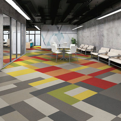 Tapete de alta qualidade de nylon PP azulejos comerciais de tapete para decoração personalizada quarto de hotel