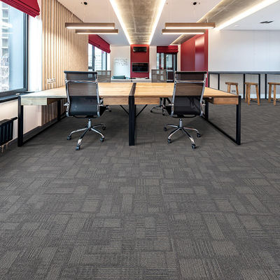 Portais impermeável de nylon quadrado ou retangular forma de PVC Modular Office Carpet Tile 50 * 50cm