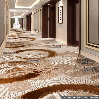 Tapete tecido a máquina com pilha cortada Construção no corredor do lobby do hotel de luxo 5 estrelas