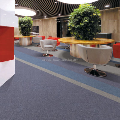 Chapas de carpete de PVC de superfície de PP decorativo para pisos de escritórios comerciais