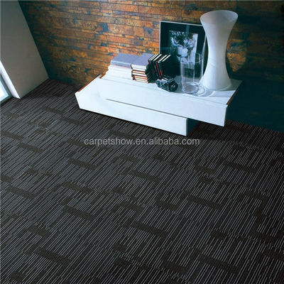 50x50cm Good Ware-Resistant Polypropylene Carpet Tile com suporte de PVC