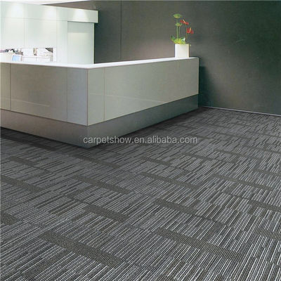 50x50cm Good Ware-Resistant Polypropylene Carpet Tile com suporte de PVC
