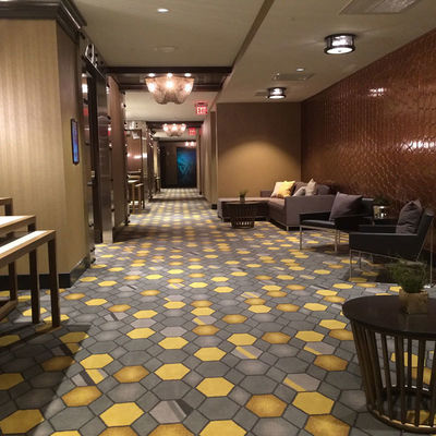 Tapetes de escada de hotel com 80% de lã e 20% de nylon feitos pela Leading Carpet.
