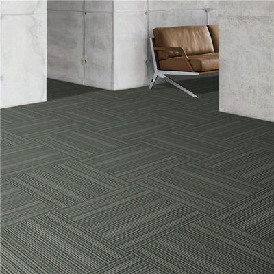 50x50cm PP Loop Pile Carpet Tile para escritório Hotel Casa Pavimentos de quarto em padrão de listras