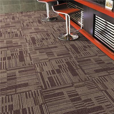 Decoração de piso de edifícios comerciais Tapete 520g/m2 Polipropileno Quadrado Carpet Tile