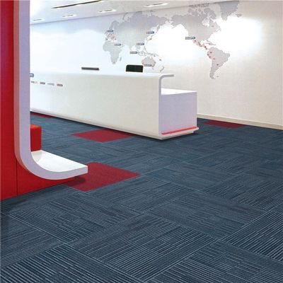 Decoração de piso de edifícios comerciais Tapete 520g/m2 Polipropileno Quadrado Carpet Tile