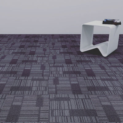 Decoração de piso de edifícios comerciais Tapete 520g/m2 Polipropileno Quadrado Carpet Tile