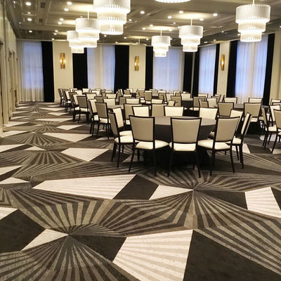 Moderno estilo padrão de quebra-cabeça Nylon Impressão de parede a parede tapetes para hotel preto e branco