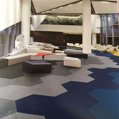 Moderno 50x50 Hexagon Carpet Tile Nylon em 40 cores Perfeito para escritórios e hotéis