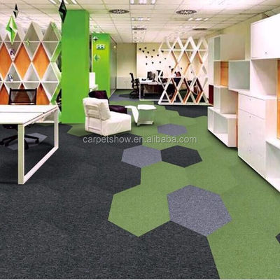 Moderno 50x50 Hexagon Carpet Tile Nylon em 40 cores Perfeito para escritórios e hotéis