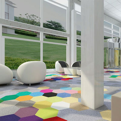 550 g/m2 Peso de pilha Escritório Hexágono Forma de Nylon Decorativo Carpet Tiles para piso