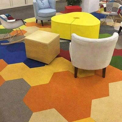 Hexagon Commercial 100% SD Nylon Carpet Tile Floor Carpet Machine Tufted para Durabilidade