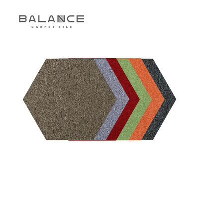 4500g/m2 /-3% Peso total Teixeira de tapete hexagonal para soluções personalizadas de pisos coloridos