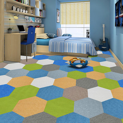 4500g/m2 /-3% Peso total Teixeira de tapete hexagonal para soluções personalizadas de pisos coloridos