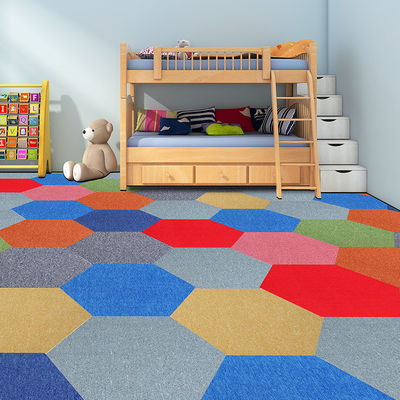 4500g/m2 /-3% Peso total Teixeira de tapete hexagonal para soluções personalizadas de pisos coloridos