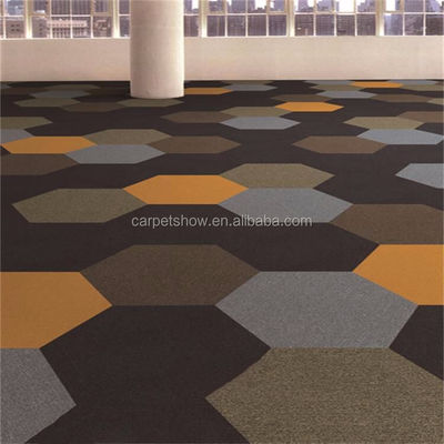 4500g/m2 /-3% Peso total Teixeira de tapete hexagonal para soluções personalizadas de pisos coloridos