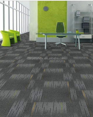 5.0mm Espessura total Chapa de piso de padrão de madeira feita de material de nylon para áreas quadradas