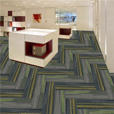 Chapa comercial de 100% Nylon 25cmx100cm para uso decorativo do chão do quarto do hotel