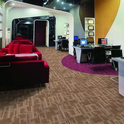 Chapa de alfombra comercial e quadrada, com belo padrão.