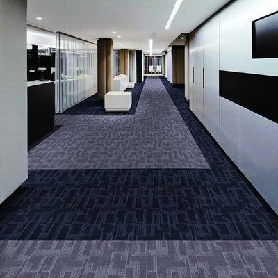 Chapa de alfombra comercial e quadrada, com belo padrão.