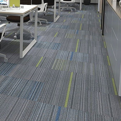 Sala comercial estilo moderno 600x600 quadrados PVC azulejos de carpete com design feito por máquina