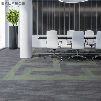 MACHINE MADE Striped Stock 100% Nylon PVC Conferência de apoio acústico 50x50 Carpet Tiles