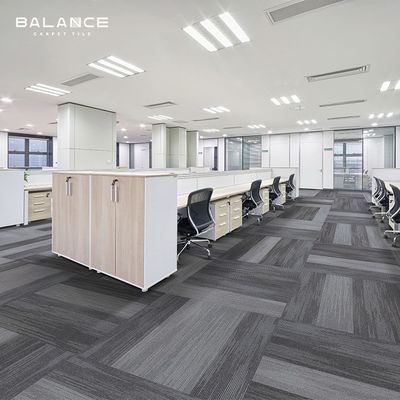 Moderno estilo customizado azulejos de carpete para escritório comercial piso 18x36 em PVC Backing