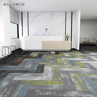 Moderno estilo de design de telhas de carpete de escritório com PVC e 100% de nylon Resilya