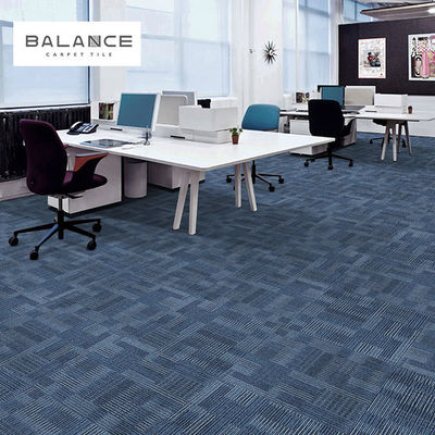 PET de pilha média amigável para escritório Oem comercial 50x50 azulejos de carpete para piso modular