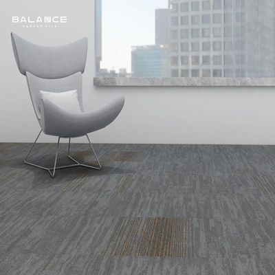Tapete modular de PVC de pilha simples personalizada para padrões modernos em espaços comerciais