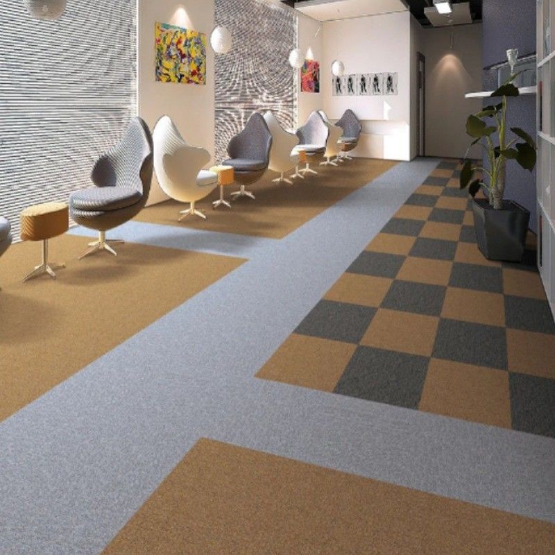 2024 PP Material Carpet Tiles Acessórios de piso com apoio de betume Altura média da pilha