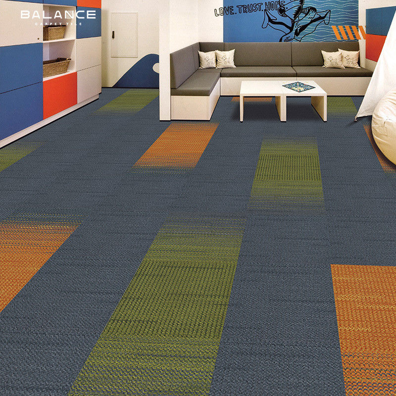 Chapas de carpete de PVC modulares com suporte de PP 50x50 para escritórios comerciais Espessura total 6,0 mm