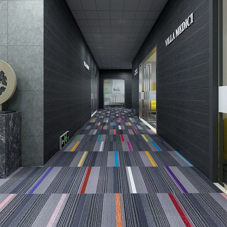 Medium Pile Moderno Abstract Padrão PVC Carpet Tiles para escritório sala de estar corredor