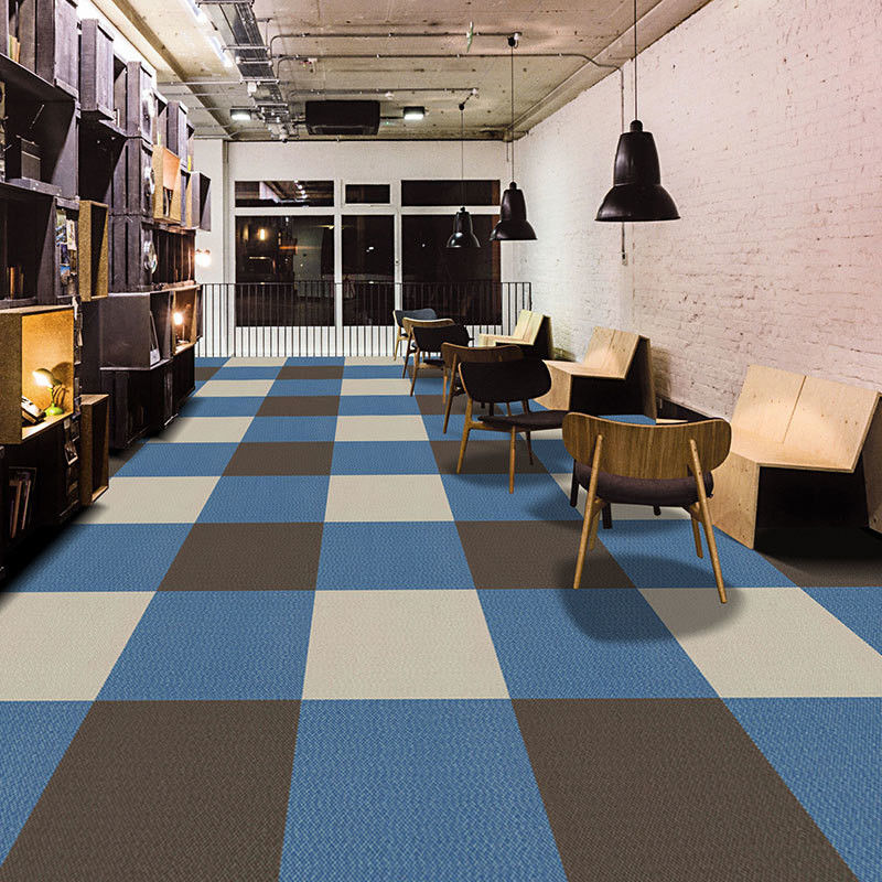 Carpetes comerciais de escritório azulejos matriz azulejos amarelos 50 * 50 para desempenho adulto