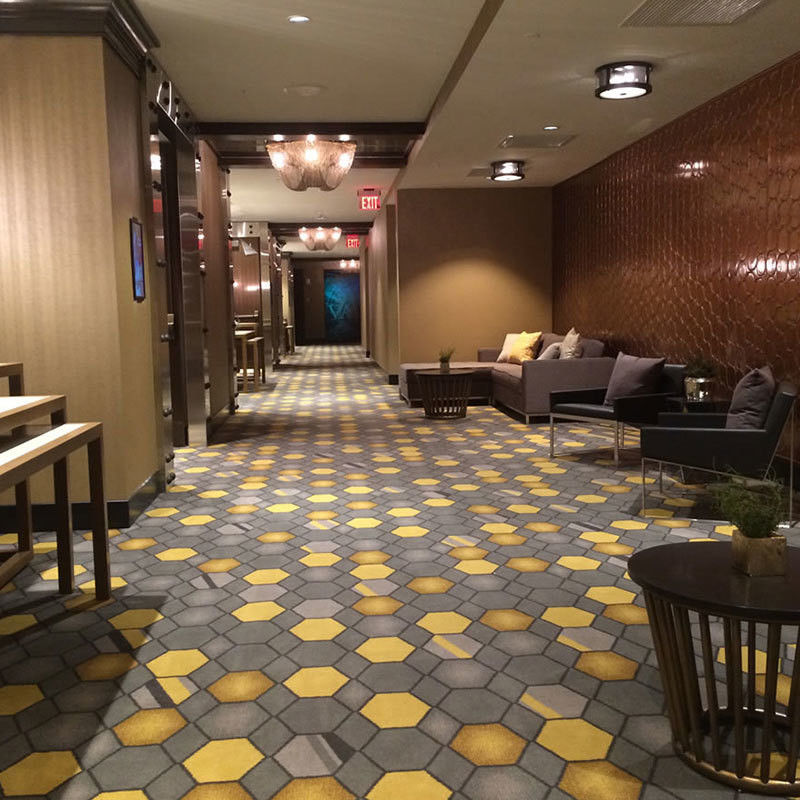 Tapetes de escada de hotel com 80% de lã e 20% de nylon feitos pela Leading Carpet.