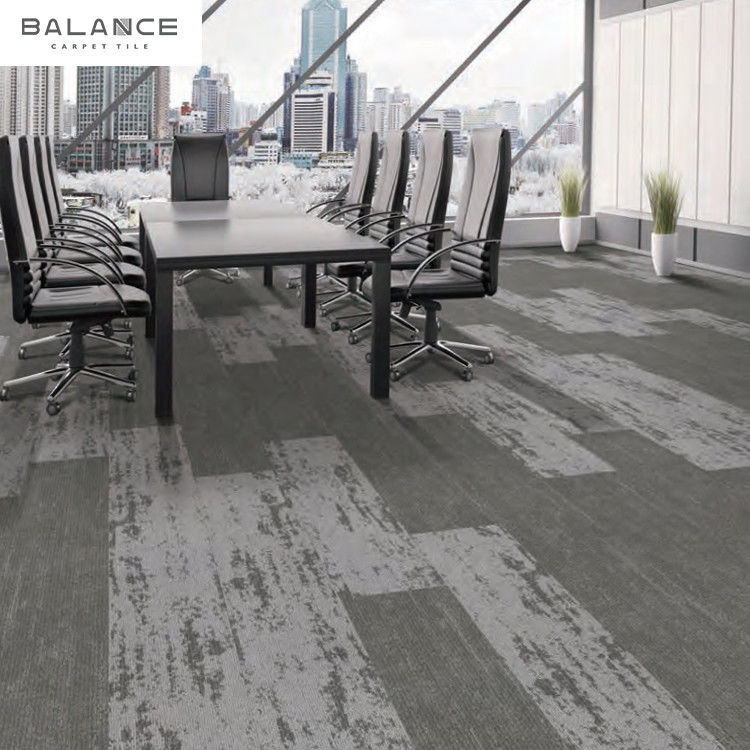 Sala de escritório comercial de nylon estilo moderno PVC 25 * 100 Carpet Tile com design moderno